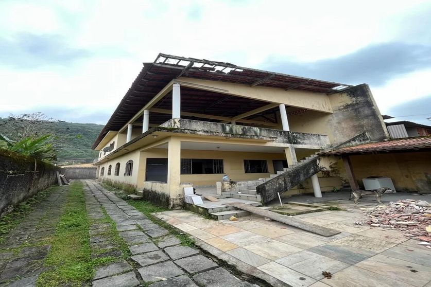 A análise crítica sobre a política brasileira, destacando os protagonistas Lula e Bolsonaro, suas trajetórias e os desdobramentos de escândalos e investigações. Um panorama intrigante que revela os desafios enfrentados pela justiça e a complexidade do cenário político atual.