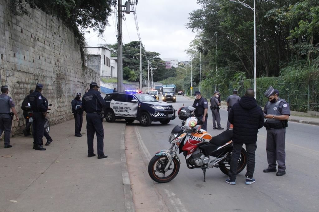 Operação Cidade Segura apreende quatro veículos e detém três pessoas