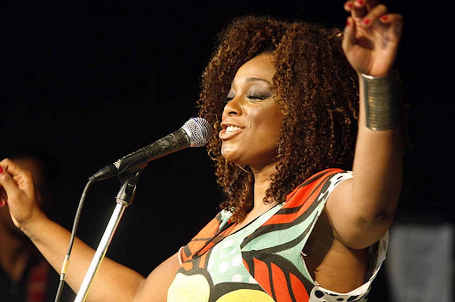 Paula Lima se apresenta no Parque Dom José neste domingo (12) 