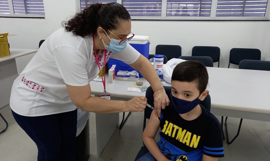 Vacinação de crianças de 5 a 11 anos continua neste final de semana, dias 29 e 30 