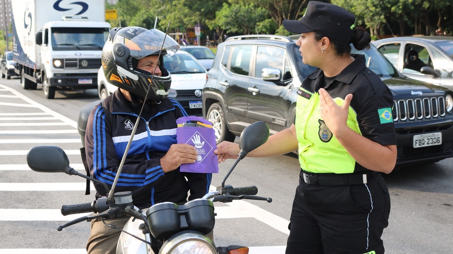 Barueri: Secretaria de Mobilidade Urbana realiza ação educativa para motociclistas