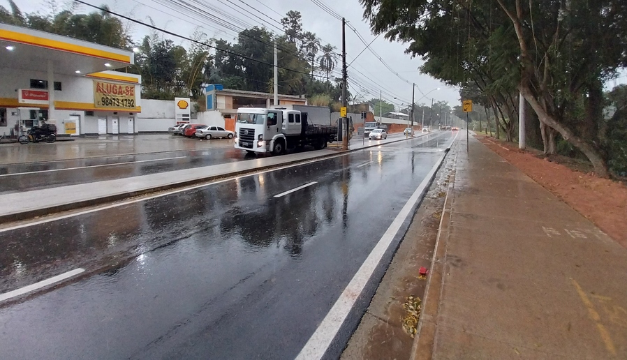 Prefeitura de Barueri libera faixa de via em duplicação na Aldeia