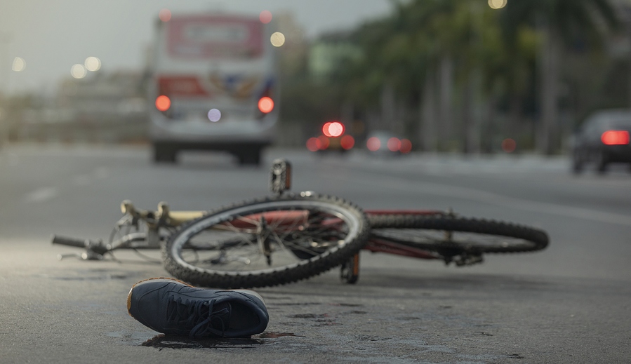 Nova lei em Barueri pune com multa e remoção a prática de ‘pegar rabeira’