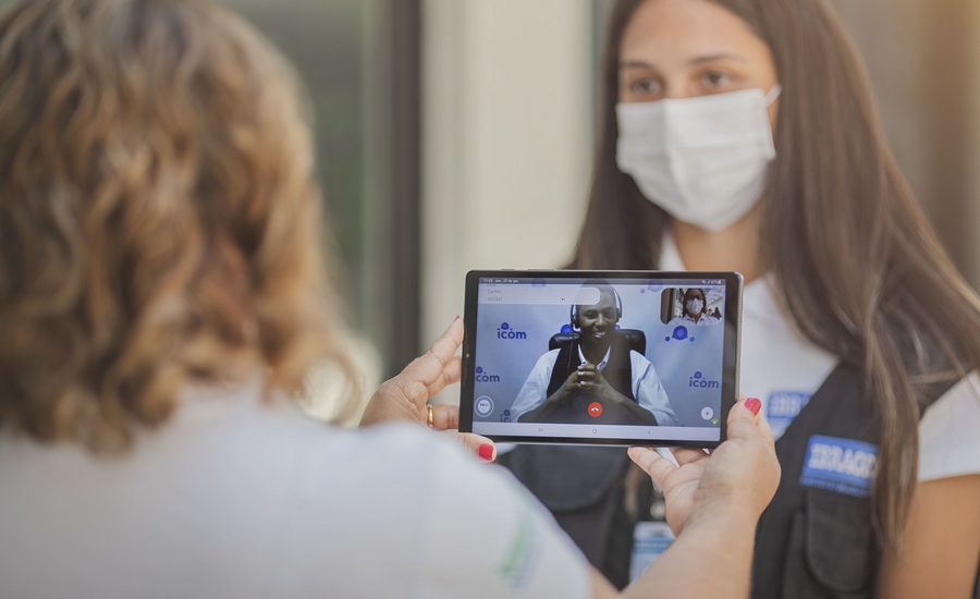 Unidades da Prefeitura recebem tablets para auxiliar na tradução de Libras 