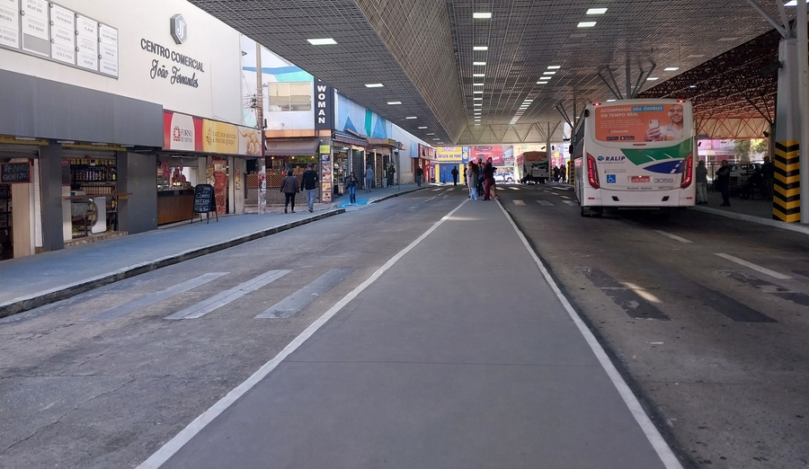 Terminal de ônibus do Centro de Barueri volta a ter embarque em parte concluída da reforma