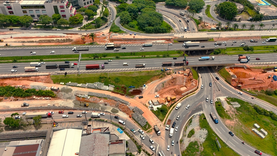 Semurb de Barueri controla fluxo de veículos para início de remodelação no Trevo de Alphaville  