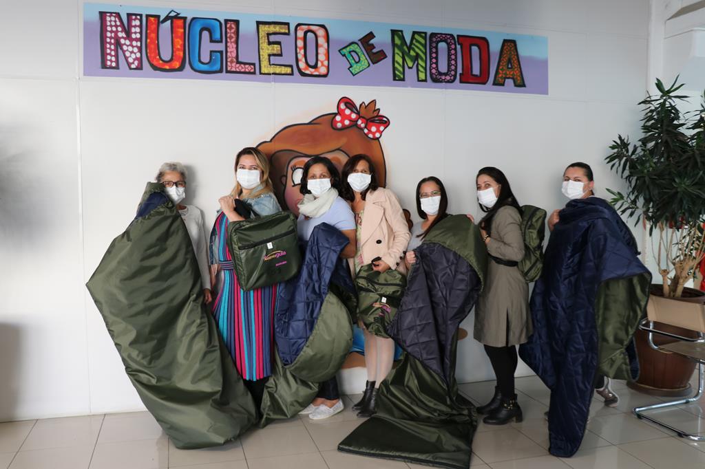 Fundo Social e Núcleo de Moda produzem sacos de dormir