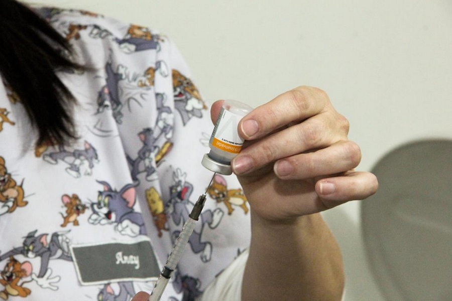 Barueri inicia vacinação para adolescentes de 15 a 17 anos contra a Covid-19 sem comorbidades 