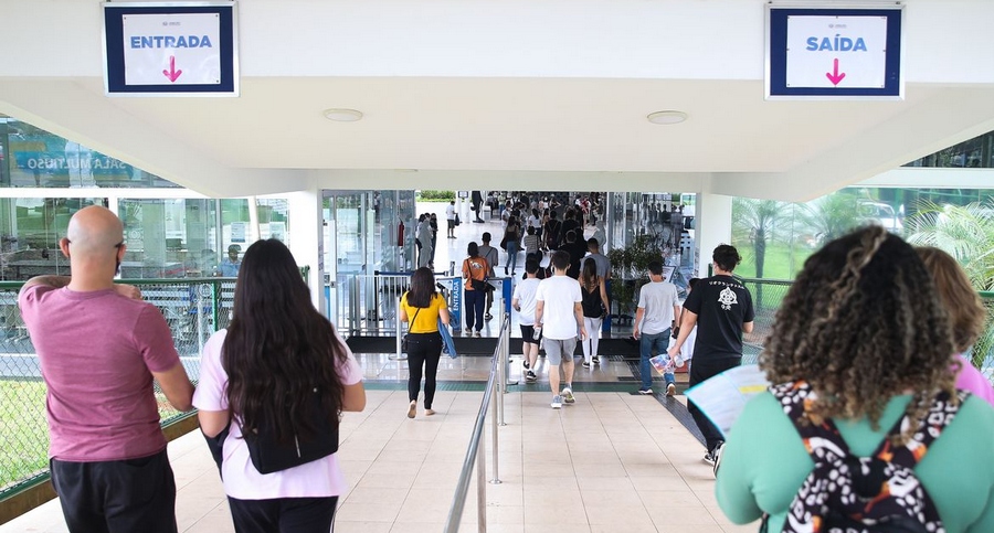 Estudante tem até 15 de abril para pedir isenção no Enem