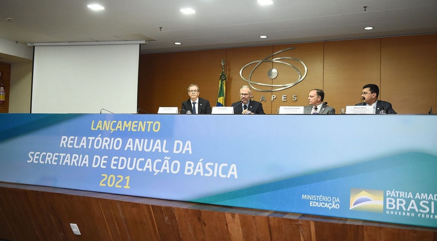 MEC lança relatório com 52 ações na educação básica