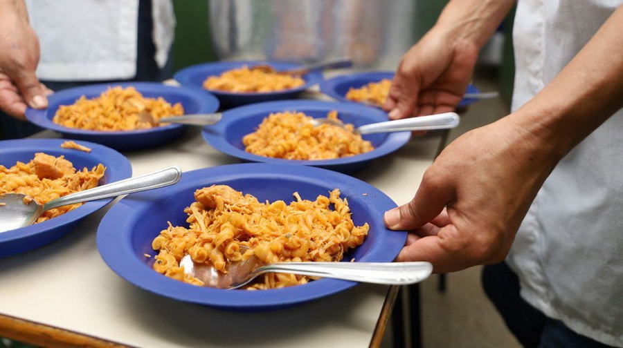 Governo Lula anuncia hoje reajuste da merenda escolar