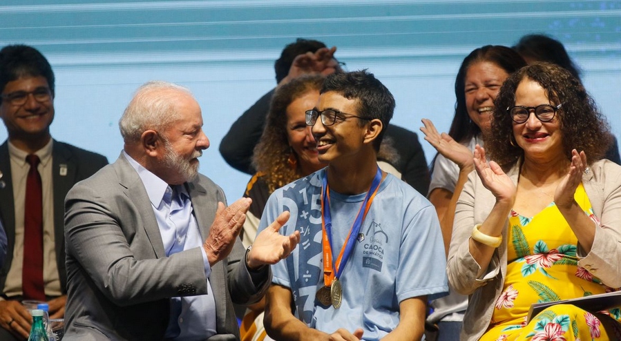 Lula defende mais investimentos públicos em educação