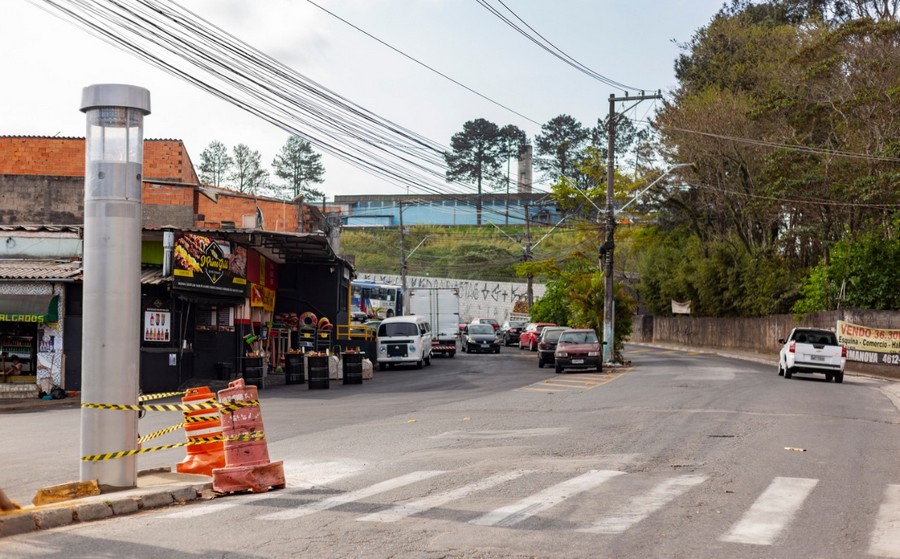 Cotia instala novos totens de videomonitoramento em pontos estratégico 