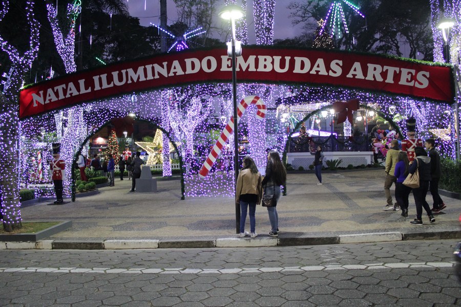 Embu abre processo de seleção para expositores temporários no Natal Iluminado