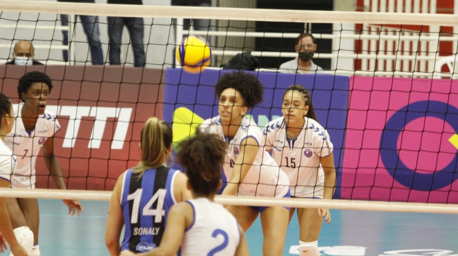 Barueri Vôlei vence Pinheiros pela Superliga Feminina