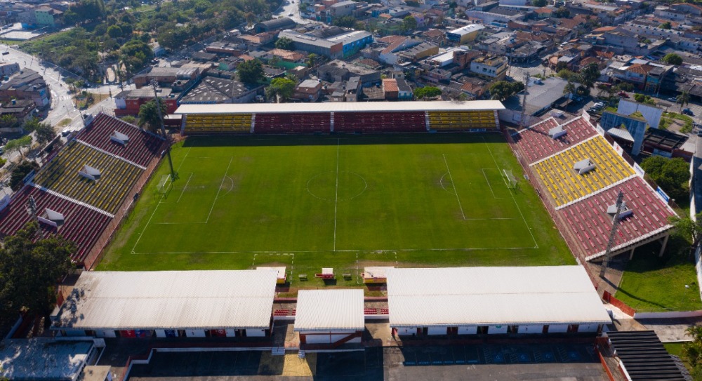 Estádio do Rochdale recebe jogo beneficente neste domingo, (6)