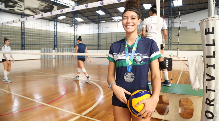 Ludmila, jogadora-exportação de Barueri