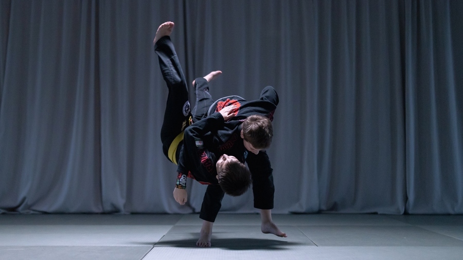 Centro de Referência da Juventude de Jandira abre inscrições para aulas de capoeira e jiu-jitsu