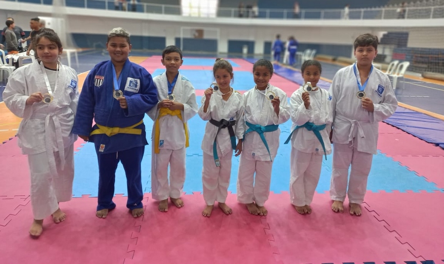 Judocas iniciantes de Jandira participam do Festival Sensei Paulo Kohara em Cotia