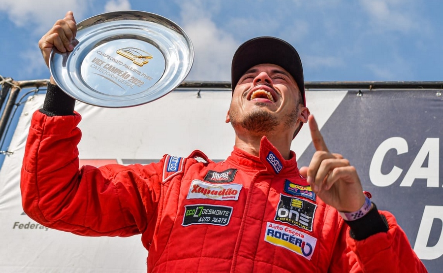 Em prova dramática, Lucas Veloso é vice-campeão da Fórmula Vee