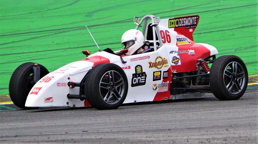 Piloto de Itapevi busca a liderança da Fórmula Vee em Interlagos