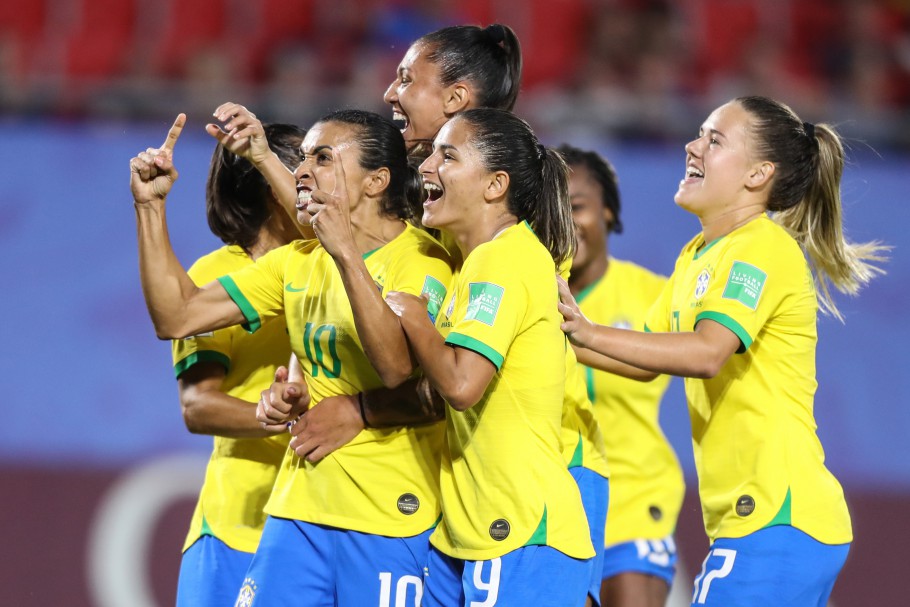 Brasil goleia a China na largada dos Jogos Olímpicos de Tóquio