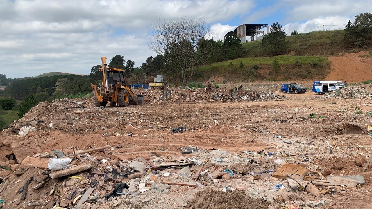 Fiscalização multa empresa clandestina em mais de R$17 mil por operar irregularmente aterro sanitário   