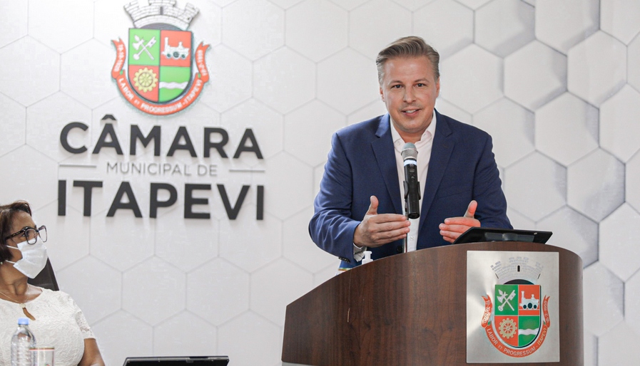  Igor Soares faz reajustes de salários, vale transporte e alimentação para servidores de Itapevi