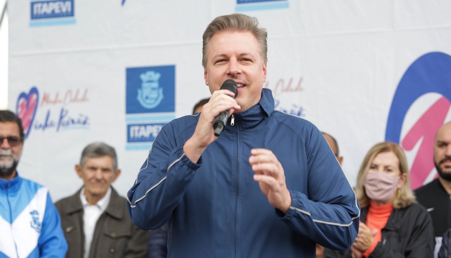 Prefeito Igor Soares inaugura Arena Santa Rita com a presença de craques do futebol brasileiro