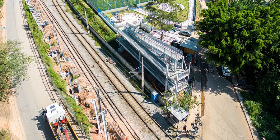 Passarela começa a ser instalada em Amador Bueno