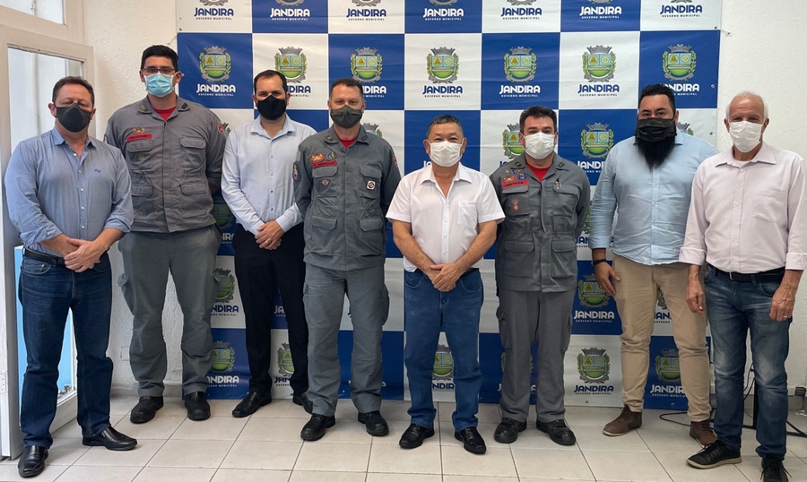 Doutor Sato busca convênio para implantar base do  Corpo de Bombeiros, em Jandira  