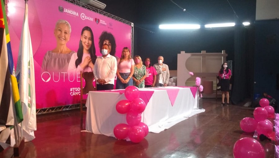 Primeira-dama de Jandira lança Campanha Outubro Rosa