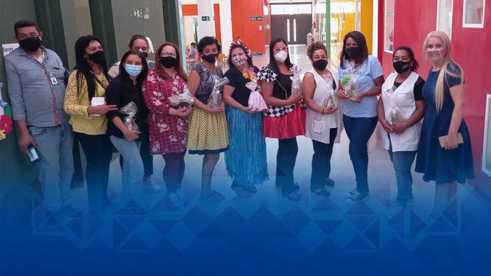 Educação de Jandira homenageia professores