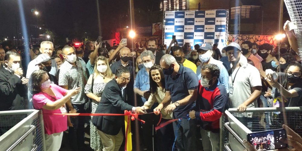 Doutor Sato entrega Passarela Francisco Alves Duca que cruza a Via Expressa 