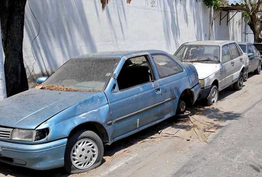 Veículo abandonado em via pública de Jandira será notificado e recolhido