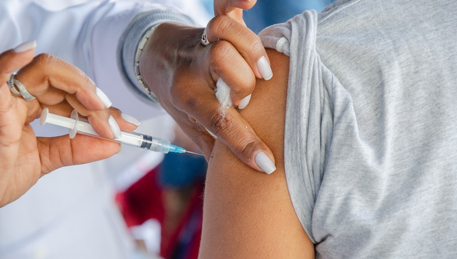 Jandira inicia vacinação contra a Covid-19 nas UBSs