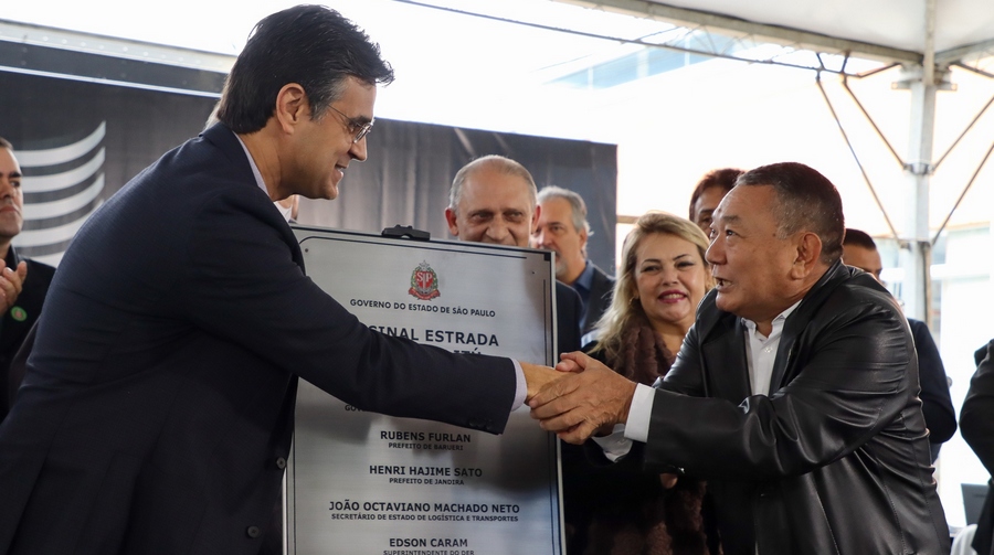 Jandira: governador Rodrigo Garcia e doutor Sato entregam Poupatempo e obras da estrada Velha de Itu