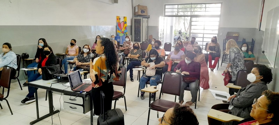 Profissionais da alimentação escolar recebem treinamento realizado pela Educação de Jandira