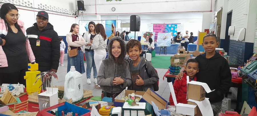 Escola de Jandira realiza evento cultural às famílias