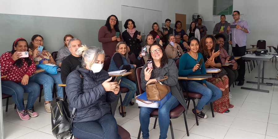 Secretaria de Educação de Jandira realiza capacitação sobre comunicação visual