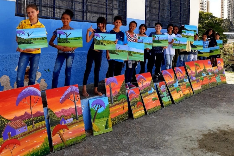 Alunos de escola de Jandira realizam exposição de pintura em tela
