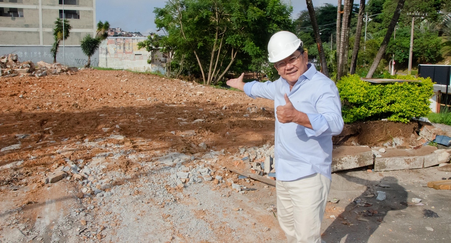 Doutor Sato vistoria obras do Hospital e Maternidade e nova base do SAMU