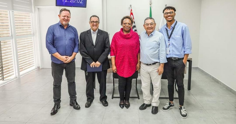 Doutor Sato recebe representantes da Yamaha e Sodexo em seu gabinete