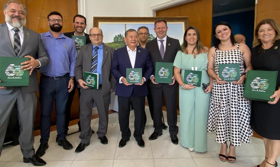 Doutor Sato participa de sessão solene em homenagem aos 60 anos de emancipação de Jandira