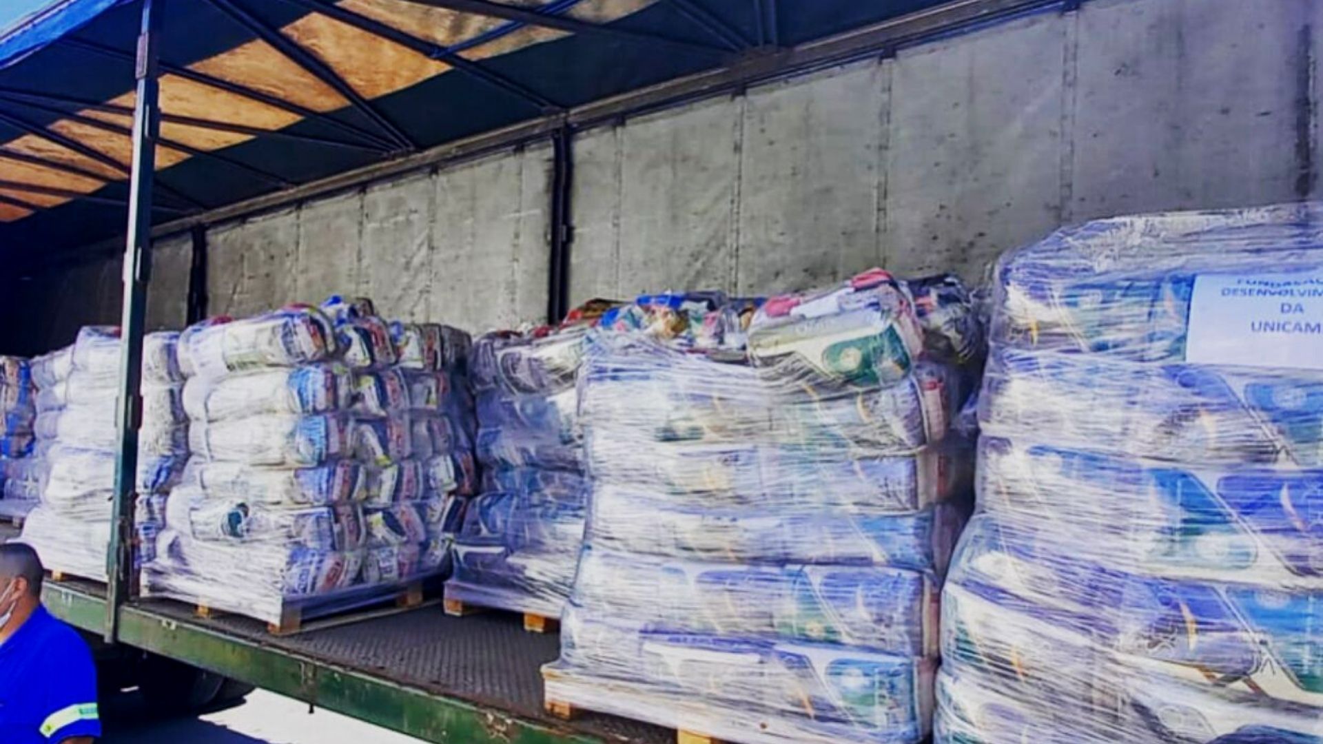 Jandira inicia entrega de mais de mil cestas básicas doadas pela UNICAMP