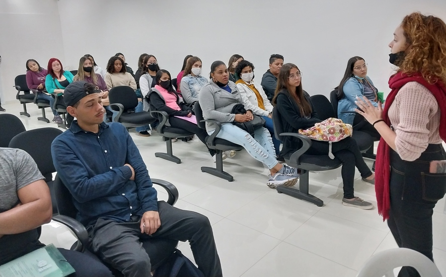 Casa do Trabalhador de Barueri seleciona para sete funções em supermercado