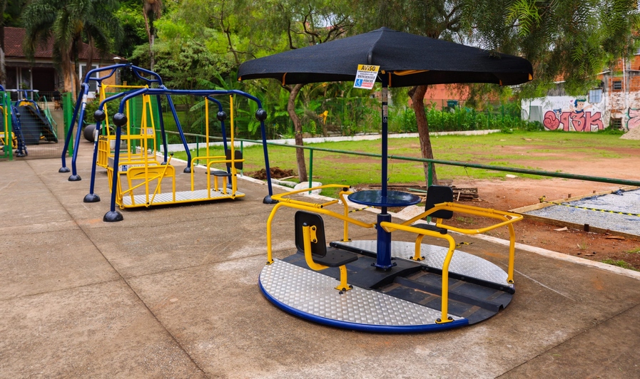 Osasco inicia implantação de brinquedos adaptados em parques
