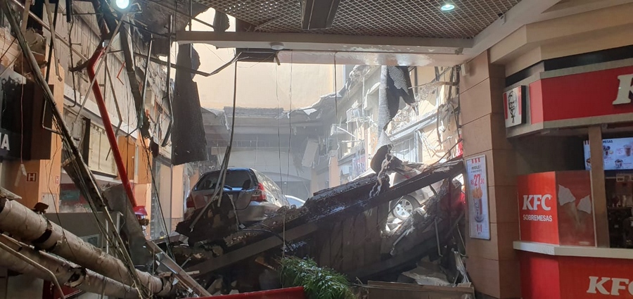 Teto do Osasco Plaza Shopping desaba próximo a praça de alimentação 