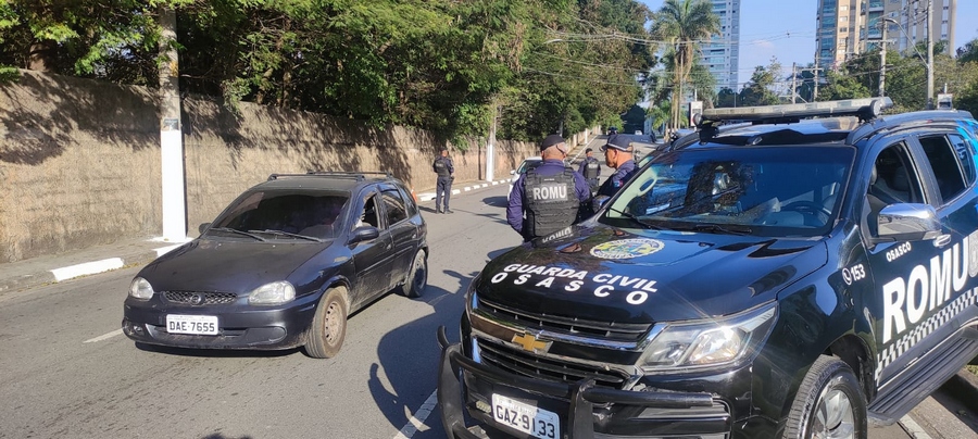 GCM de Osasco faz bloqueio para pegar quadrilha do PIX durante sequestro relâmpago