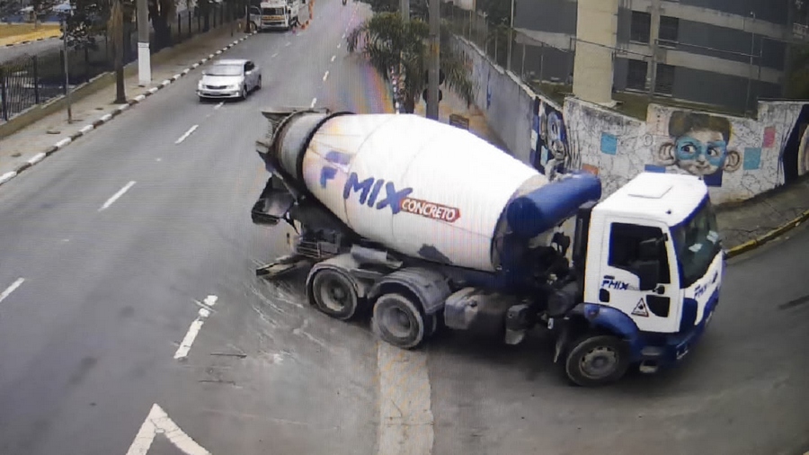 Prefeitura de Itapevi multa empresa por derramamento de concreto em via pública